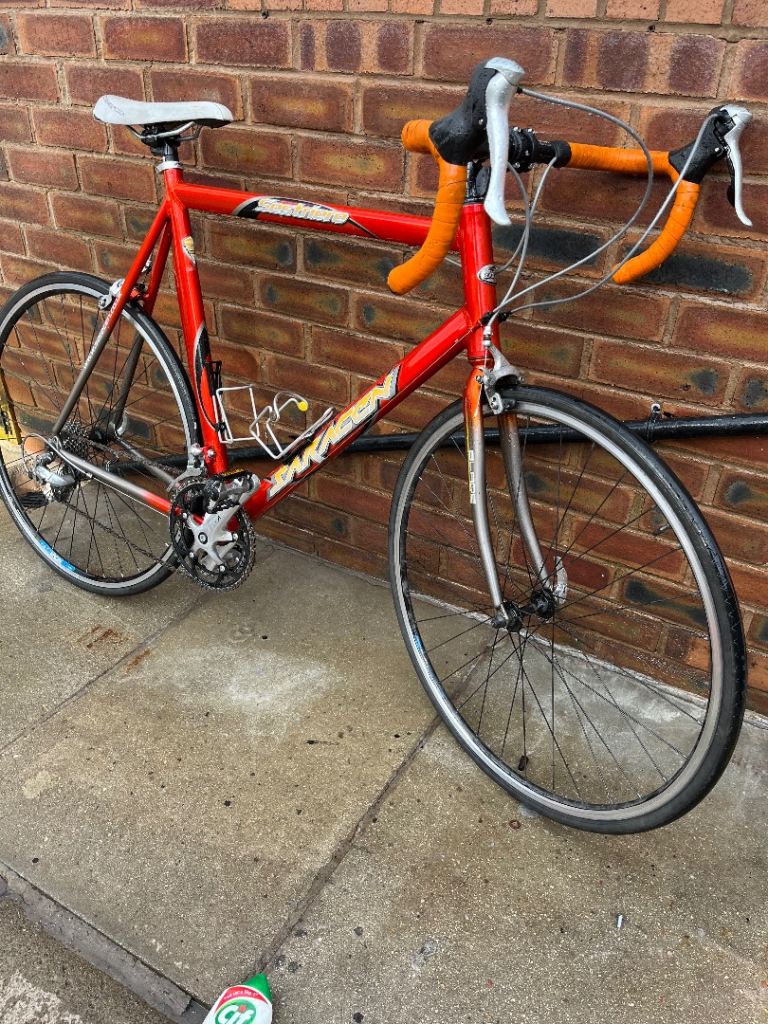 Saracen Road Bike – Red, 