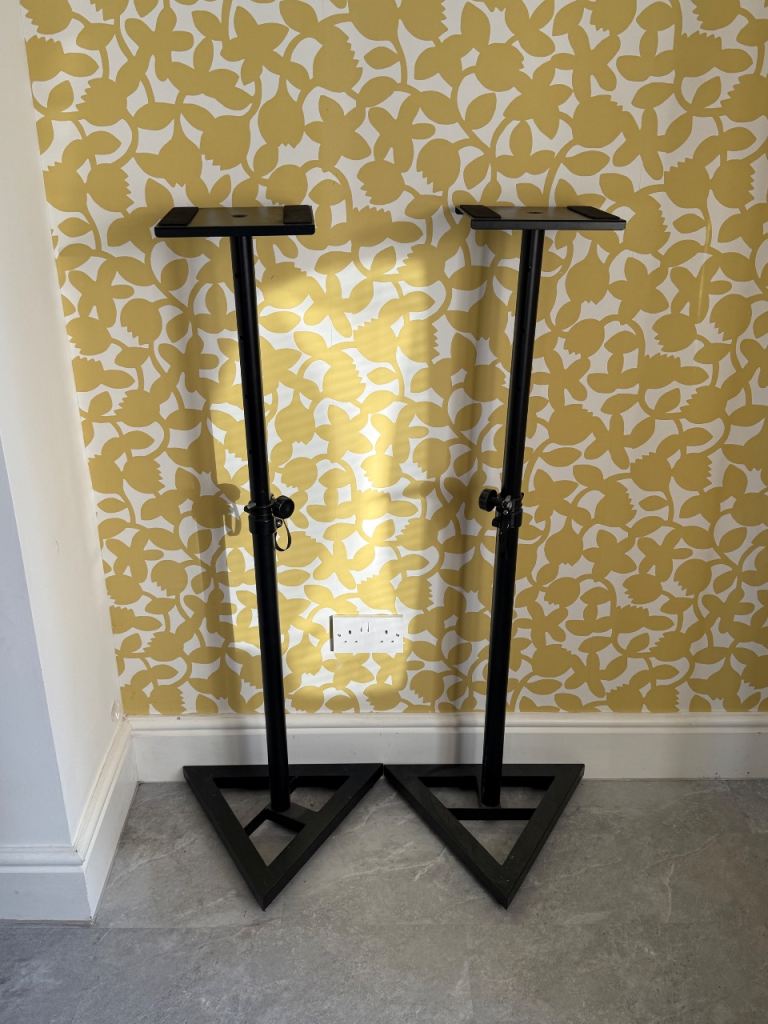 Speaker stands adjustable 