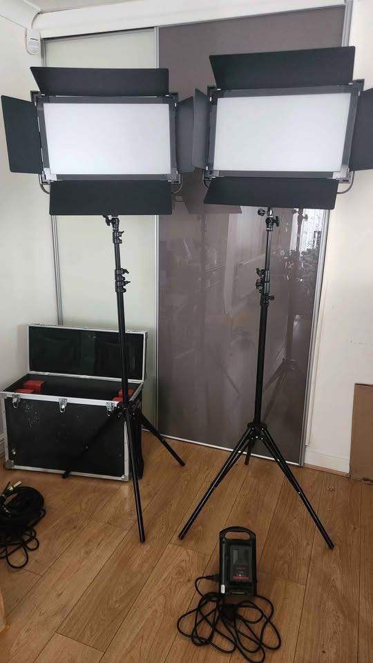 LED LIGHTS Kit - 2-Head Bi-Colour Soft LED - Great working condition