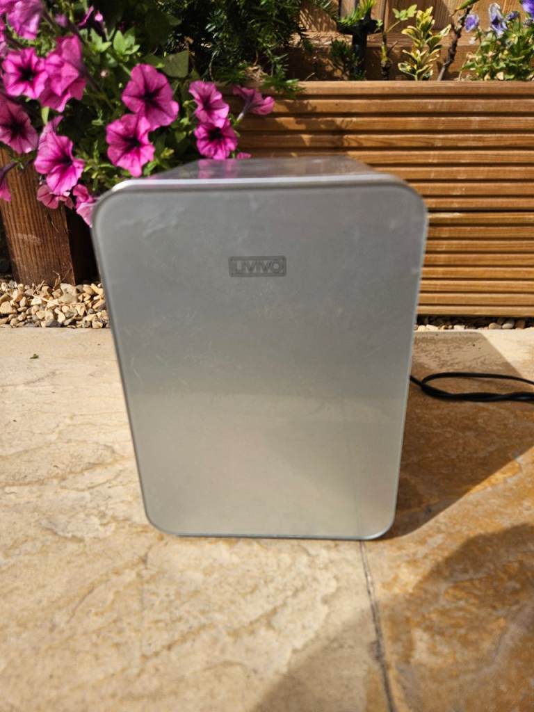 LIVIVO 4L Mini Fridge Silver – mini fridge with cooling and heating modes