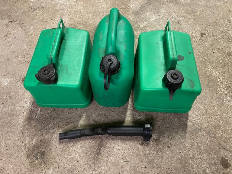 3x fuel canisters / Jerry cans. Job lot. 