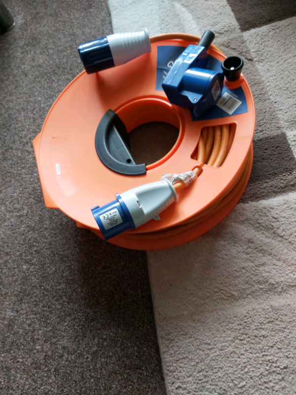 Caravan heavy duty 25 metre on reel with spare 90 degree plug