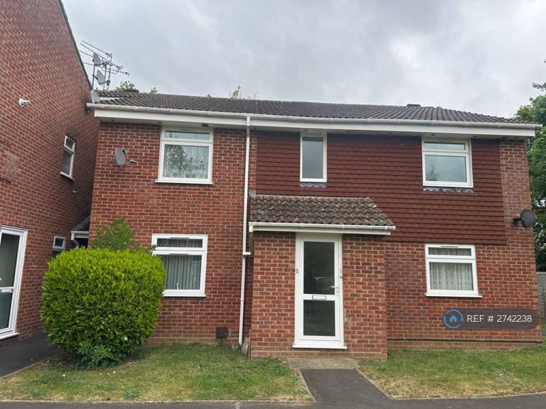 1 bedroom flat in Cibbons Road, Chineham, RG24 (1 bed) (#2742238)