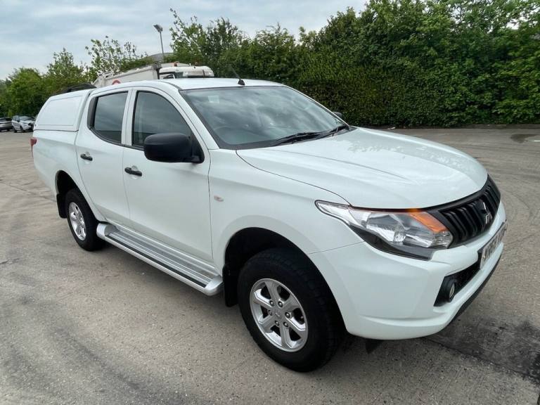 2018 Mitsubishi L200 2.4 DI-D DC 4Life Pickup Double Cab 4dr Diesel Manual 4WD Euro 6 (s/s) (154 ...