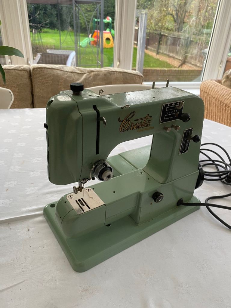 Cresta Sewing Machine and Box