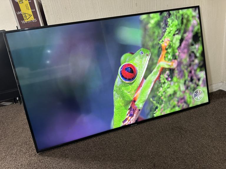 55 inch 4k Samsung SMART ULTRA HD TV with wall mount 