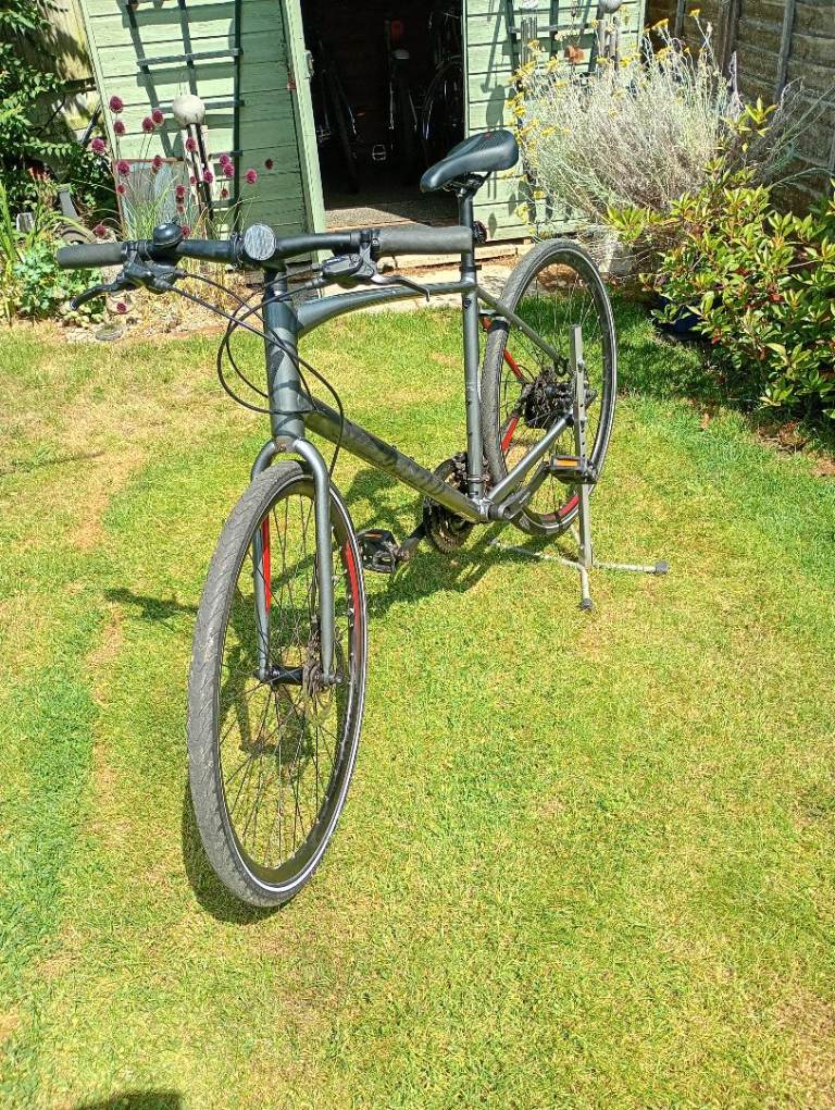 Specialized Sirrus hybrid bike, disc brakes. Large frame 