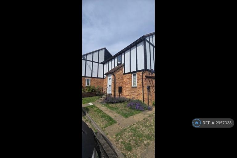 2 bedroom house in Buttermere Close, Feltham, TW14 (2 bed) (#2957038)