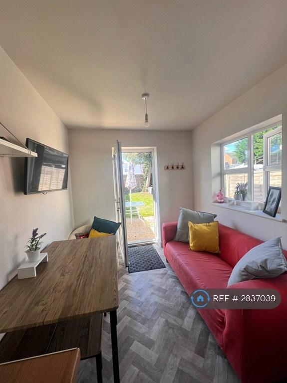 4 bedroom house in Widden Street, Gloucester, GL1 (4 bed) (#2837039)