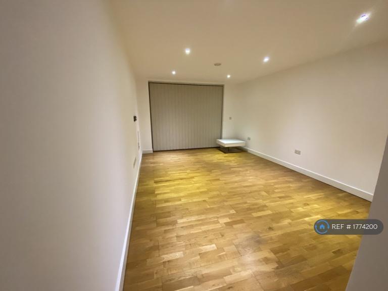 2 bedroom flat in London, London, NW9 (2 bed) (#1774200)