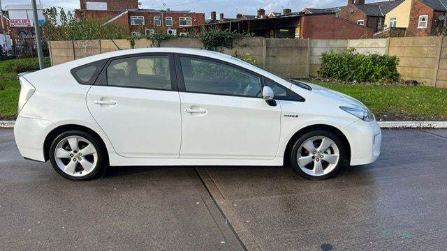 Trafford Private Hire Taxi TOYOTA PRIUS HYBRID to rent in Manchester Uber Ready