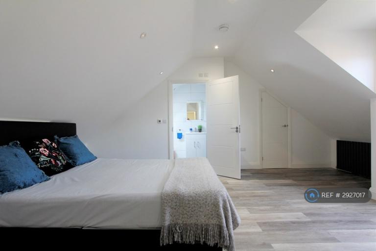 3 bedroom flat in Oxford Road, Reading, RG1 (3 bed) (#2927017)