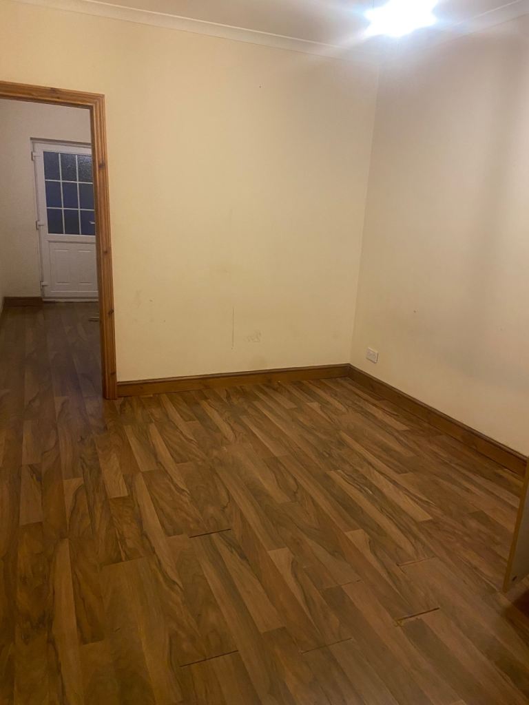 Beautiful spacious 2 Bedroom flat all bills included and WI-FI  VERY CHEAP RENT 