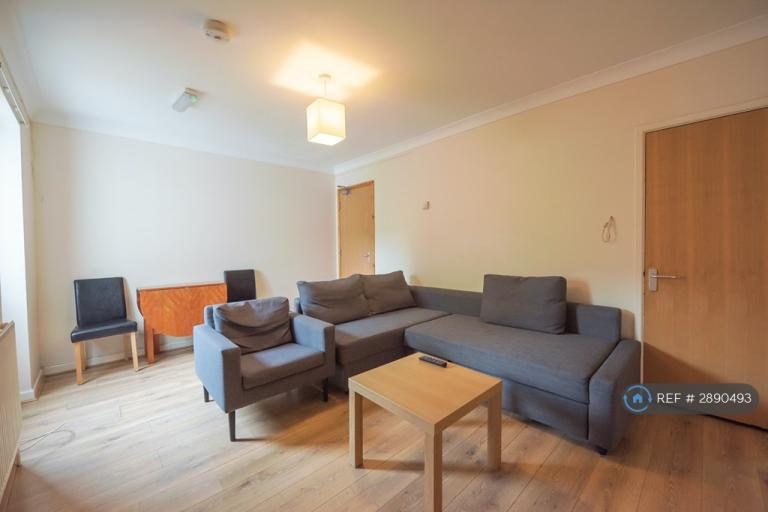 5 bedroom house in Blenheim Gardens, Reading, RG1 (5 bed) (#2890493)