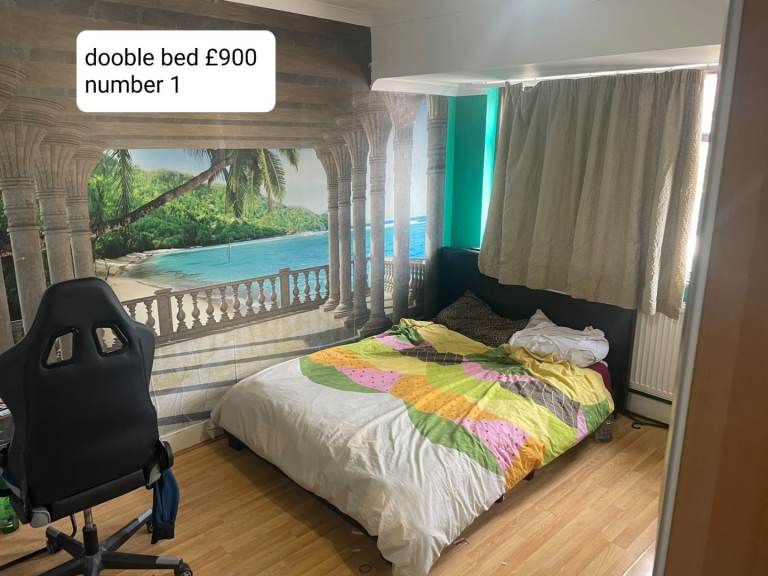 5 bedroom semi-detached house in  IG5 0BW 