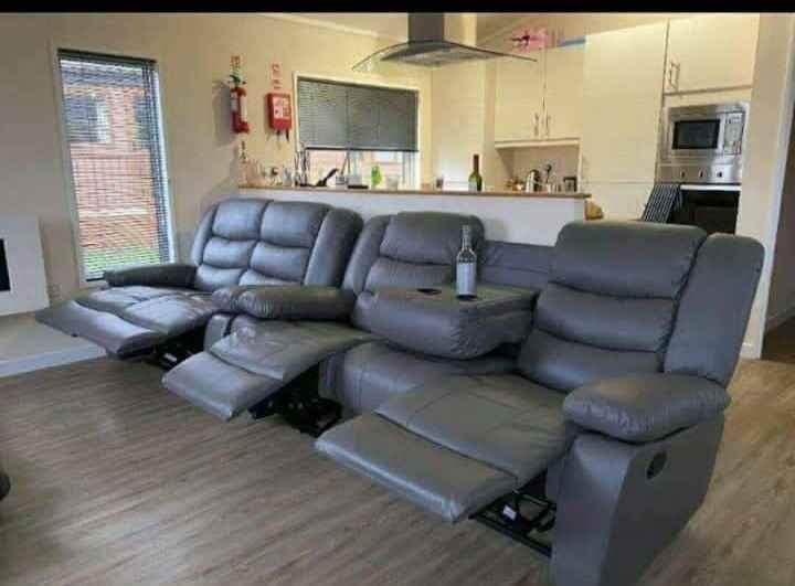 ☑♻❣Ultimate Comfort in a Stylish 3+2 Seater and Corner Sofa