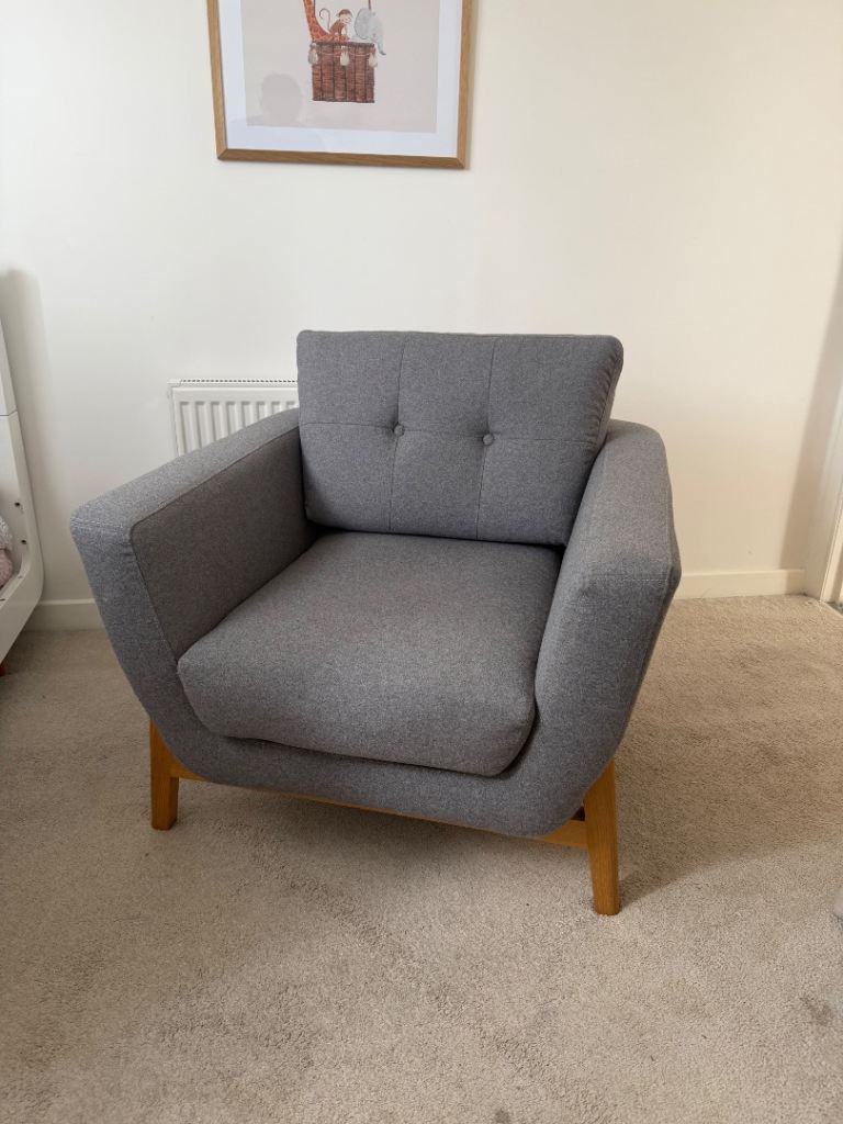 Single seat arm chair. 