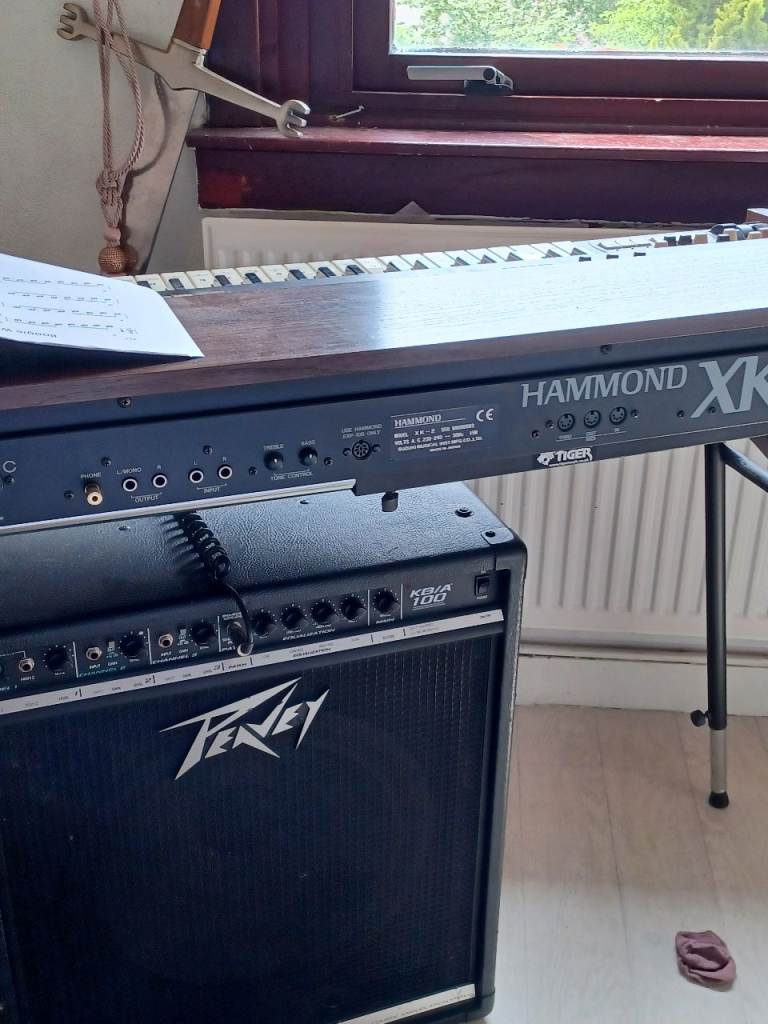 HAMMOND XK-2 ORGAN WITH PEAVEY AMP