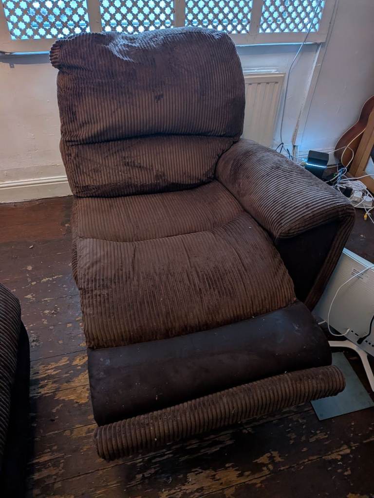 Well made and Sturdy 3 Seater recliner 