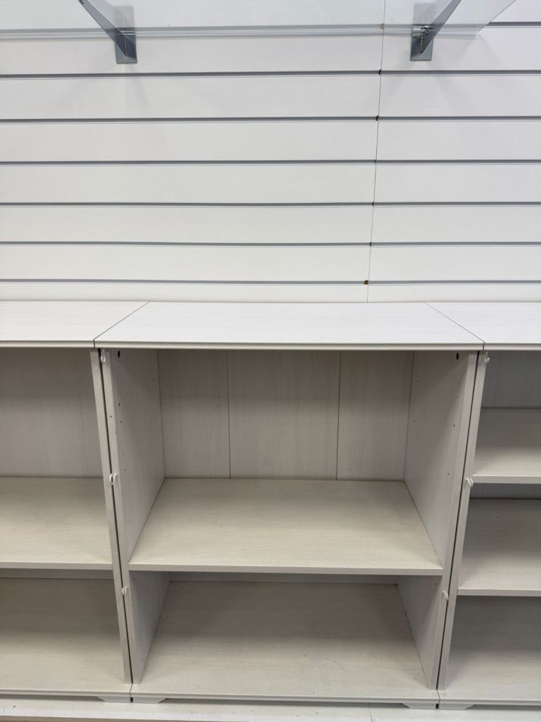 Retail display shelved units