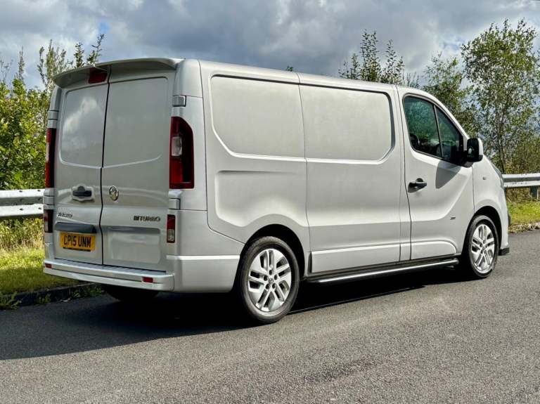 VAUXHALL VIVARO 1.6 CDTi 2700 BiTurbo ecoFLEX Sportive 2015