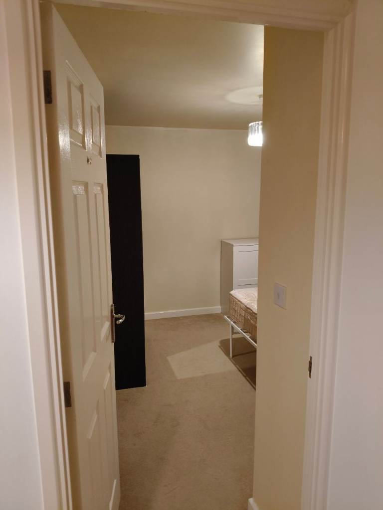 Large Double Room – All Bills Included