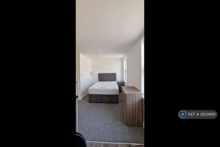 1 bedroom in Victoria Road, Swindon, SN1 (#2850869)