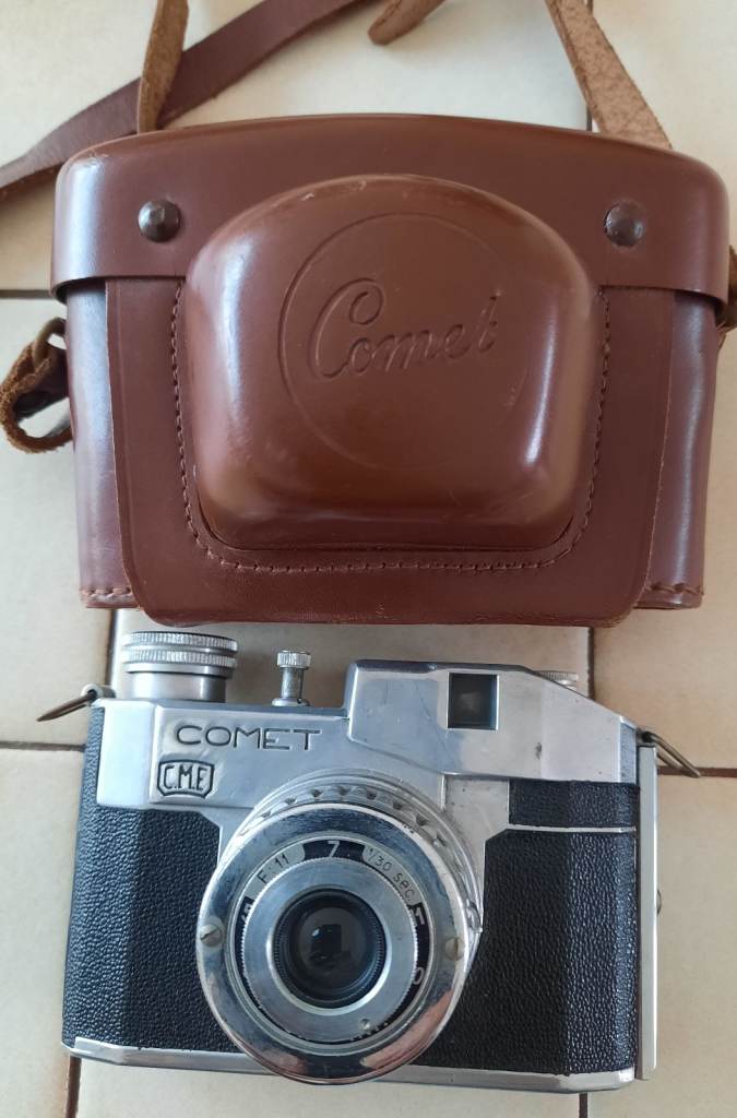 Vintage 1950s Bencini Comet CME Camera with case. Collection only £12ono