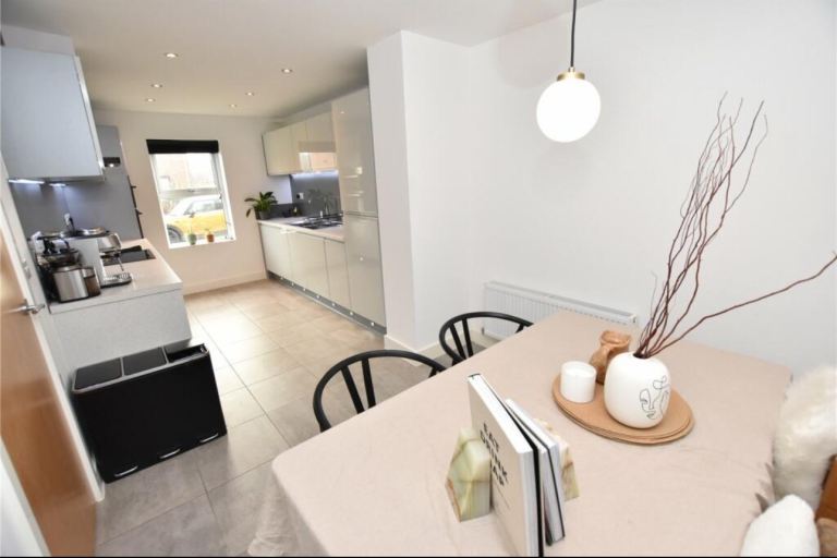 image for Large, Spacious Double Room — Quiet Location — Bills Included 