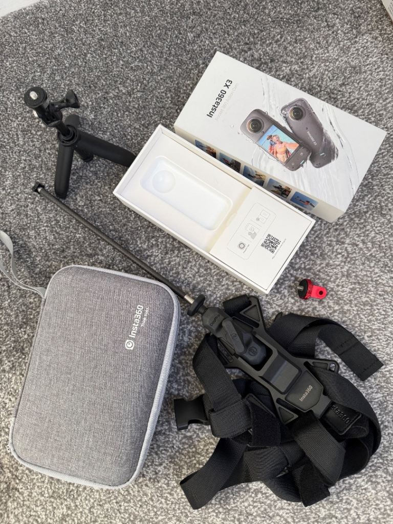 Insta 360 x3 PLUS EXTRAS worth over £200