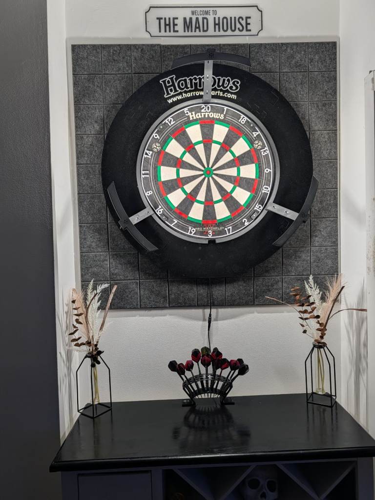 Harrows dart board set