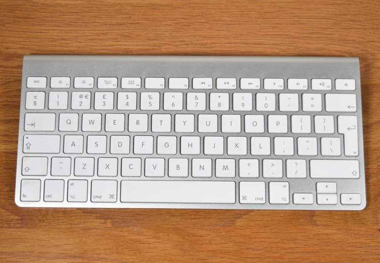 Apple Wireless Bluetooth Keyboard A1314,