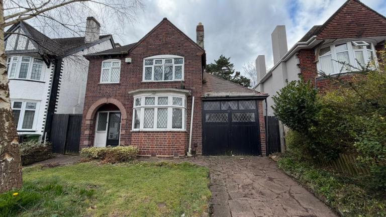 3 Bedroom Beautiful Property Situated In Wolverhampton, WV10