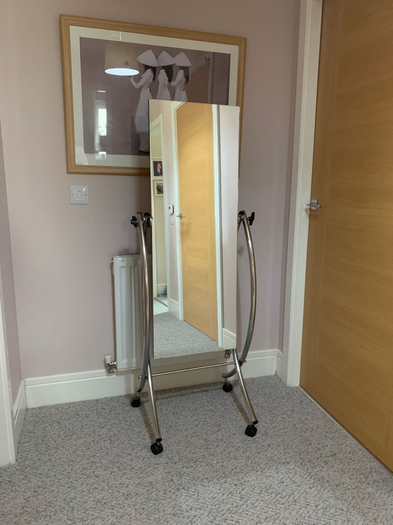 Full length swivel mirror 