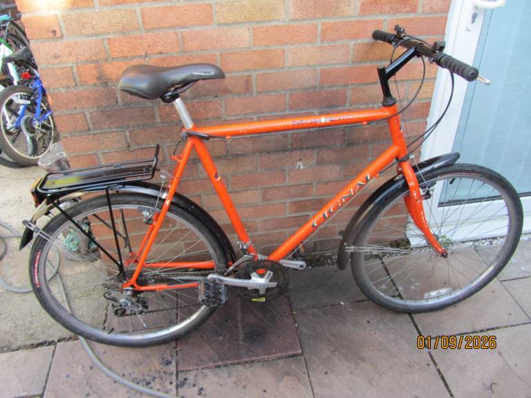 mens mountain bike 18 speed gears 21inch frame bike in good condition.