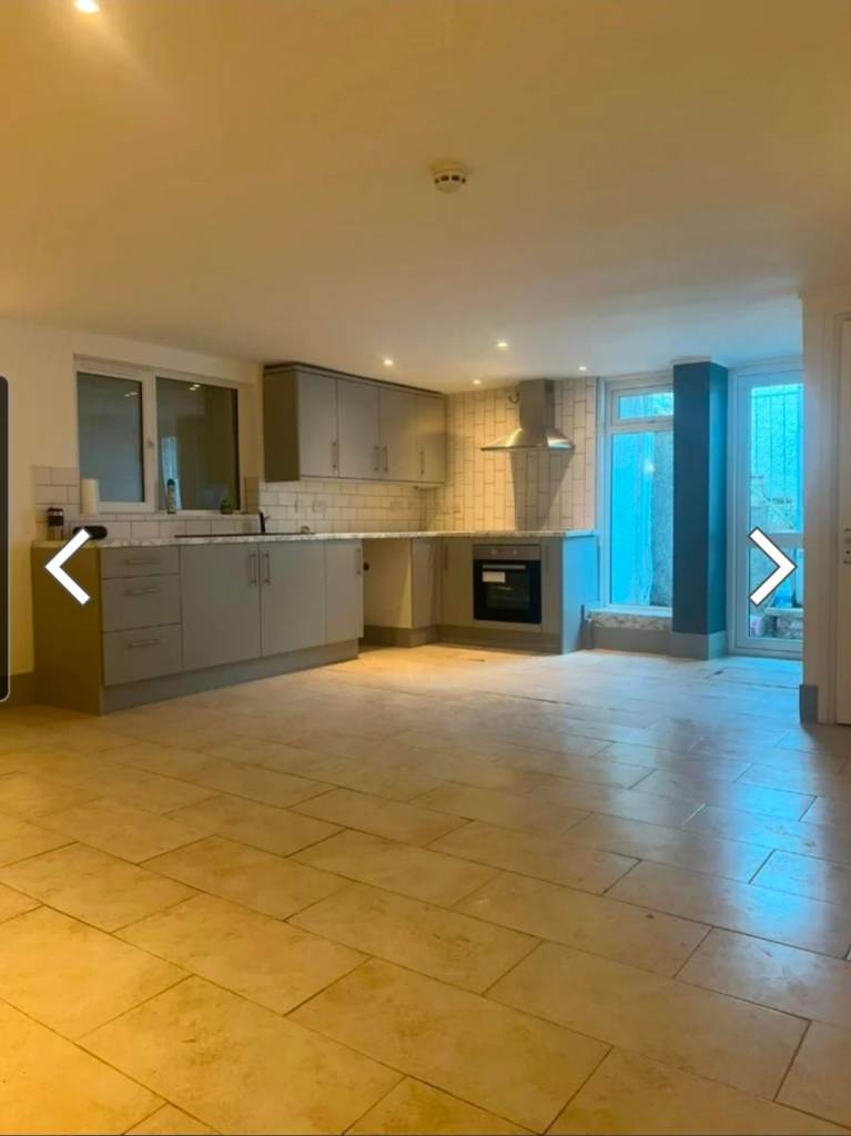 Studio flat off Narborough Road. £625 per month