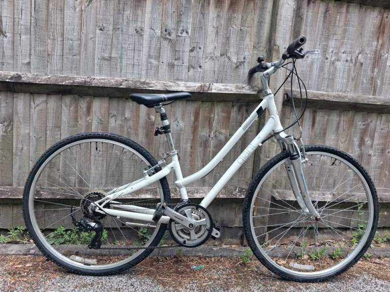 Giant Cypress: Women's/Girls' Quality Hybrid Bike