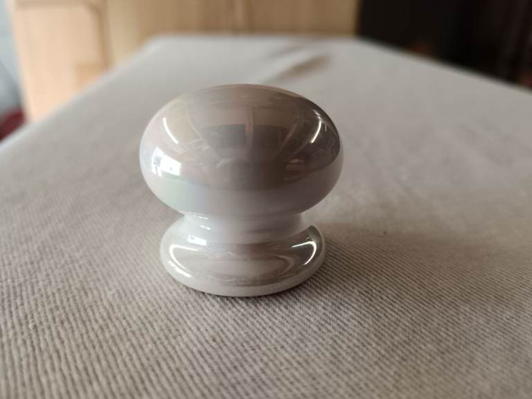 Ceramic door knobs x 25. 30mm diameter vgc