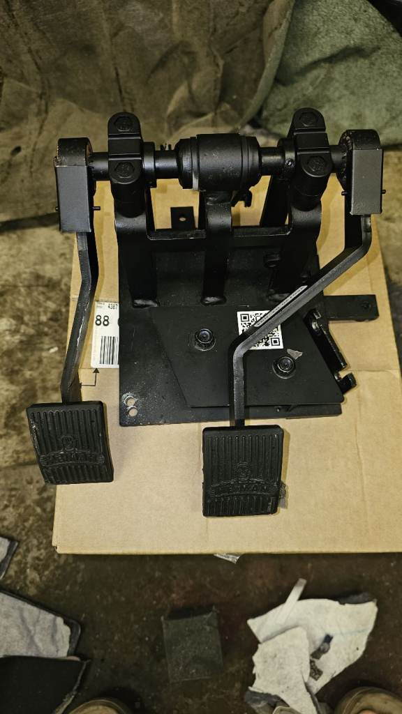 Dual pedal for toyota yaris 1.4 D4D manual, brand new condition RRP £510