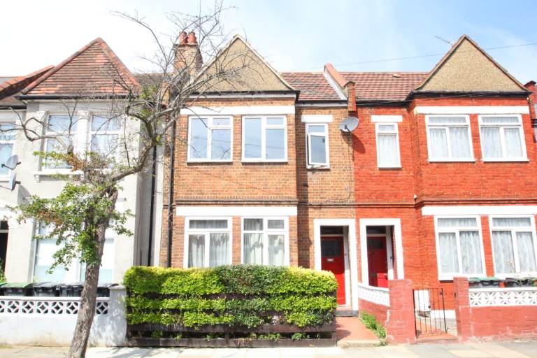 Strictly families or a couple only. A 2 double bedroom ground floor garden flat