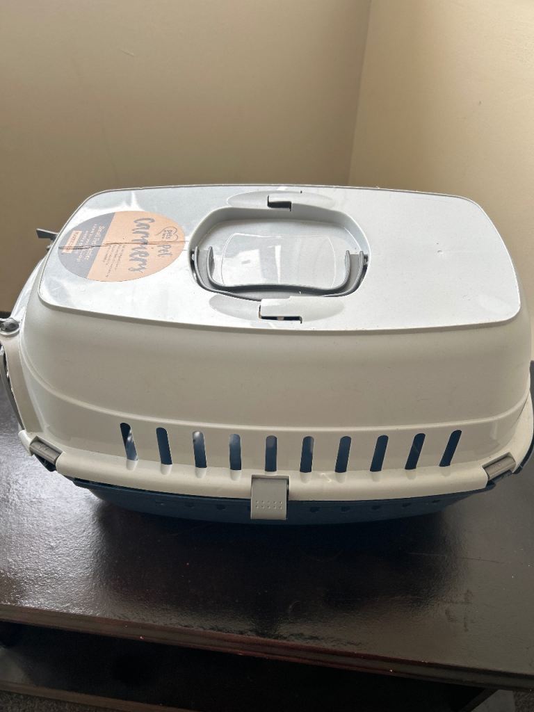Pet carriers 