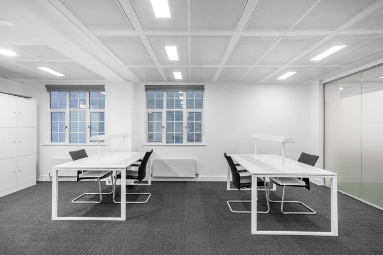 London - SW1Y 4PE \ Office Space for Teams with 5 Workstations