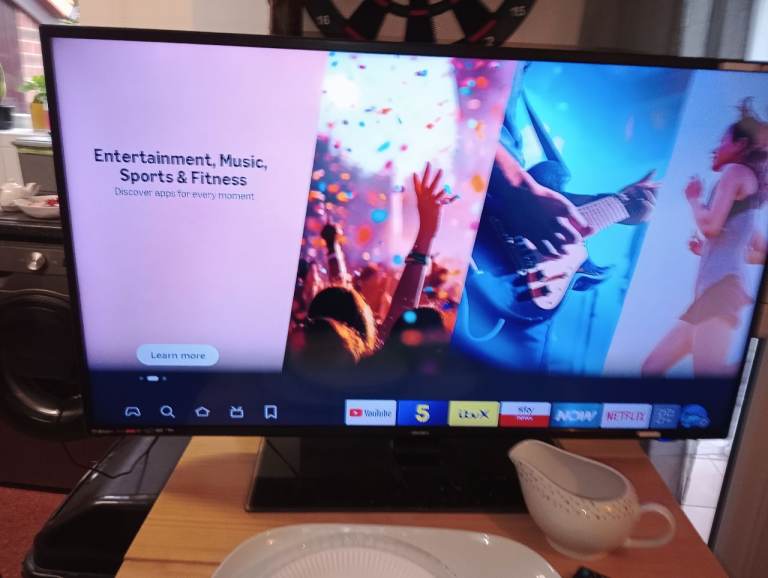 Bush 39 inch TV and Remote 