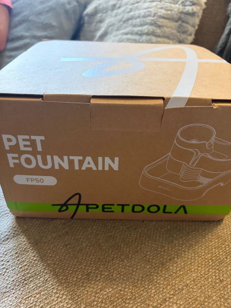 Pet water fountain 
