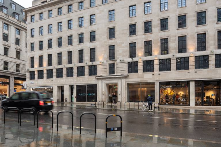 London - SW1Y 4PE \ Private Office with 2 Desks