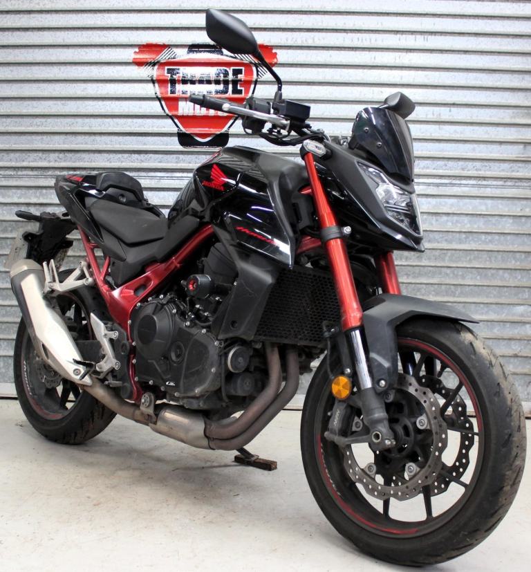 2024 24 HONDA CB 750 HORNET ABS TRADE SALE 3169 MILES NEW MOT CAT N RED CB750