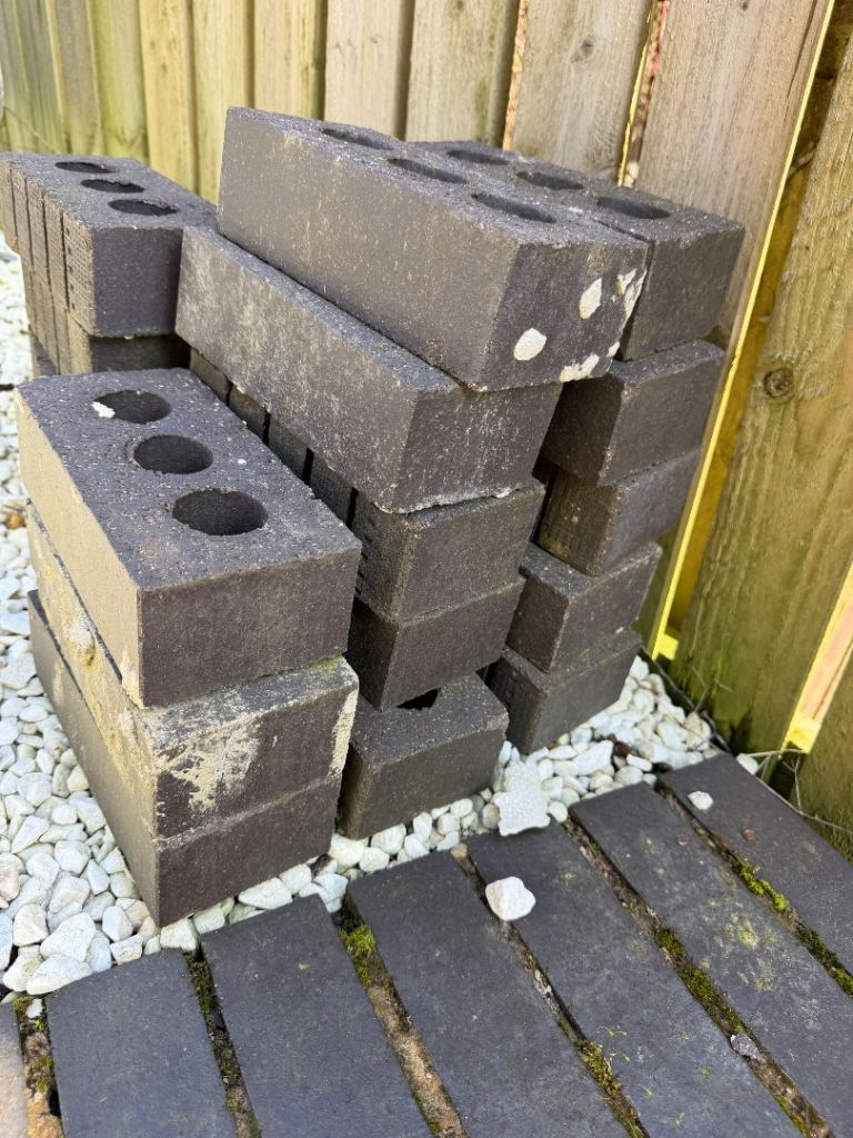 Blue bricks x 25 left £1 per brick