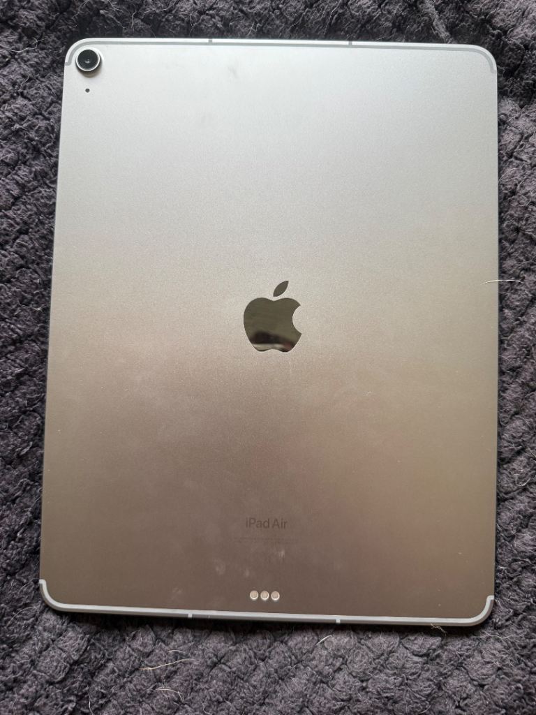 iPad Air 13 inch 128gb WiFi and cellular 
