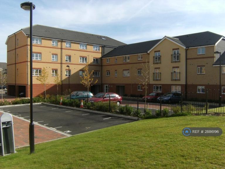 2 bedroom flat in Hayden Court, Feltham, TW13 (2 bed) (#2886196)