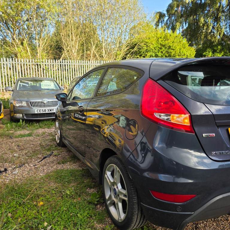 FORD FIESTA MK7 ZETEC S EDITION 1.6 DIESEL 95 BHP YEAR 2011 12 MONTHS MOT&£20 ROAD TAX PEAR YEAR!!!